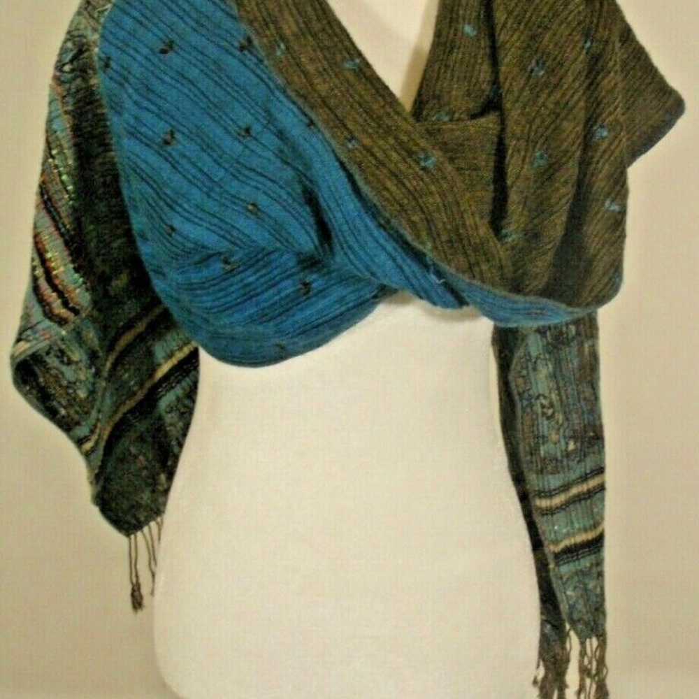 Woman’s Reversible Scarf with Fringe / Teal